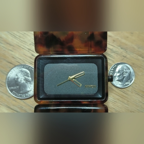 X The Vega Tortoise shell acrylic w/elastic band Black Dial 3 gold hand movement - Picture 5 of 11